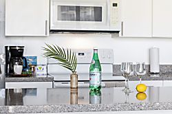 Waikiki Banyan 1804 T1