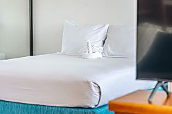 Waikiki Banyan 2205 T2