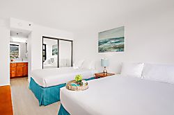 Waikiki Banyan 2205 T2