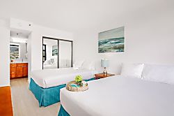 Waikiki Banyan 2205 T2