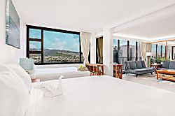 Waikiki Banyan 2205 T2