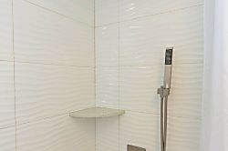 Waikiki Banyan 1802 T2