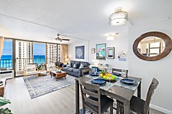 Waikiki Banyan 2814