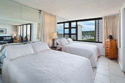 Waikiki Banyan 1 Bedroom