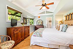 Charming Garden Retreat