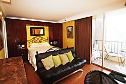 Royal Garden at Waikiki Condo #1904