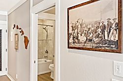 Kiahuna Plantation - Building 23 - Bathroom