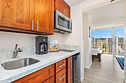 Pacific Monarch Hotel Studio 3101