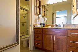 Waikiki Banyan Suite - 3006