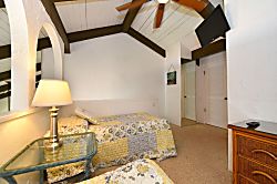 Papakea Oceanfront Resort E403