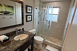 Kamaole I Beach Luxury Condo 4th Floor - Bathroom