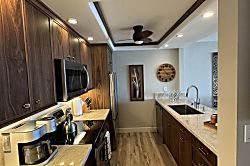 Kamaole I Beach Luxury Condo 4th Floor - Private kitchen