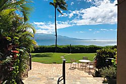 Maalaea Banyan Oceanfront Condo with Loft