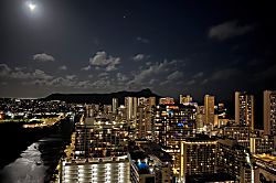 "Island Colony Waikiki" 