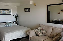 "Island Colony Waikiki" 