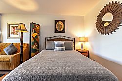 Kihei Akahi Corner Studio