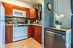 Kihei Akahi Corner Studio