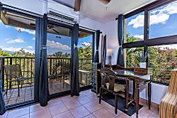 Kihei Akahi Corner Studio