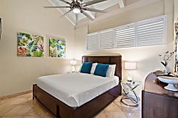 Papakea Top Floor (H Building)