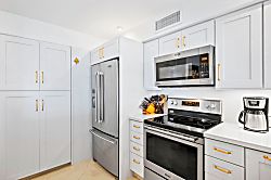 Kaanapali Royal J-302