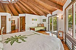 Keiki Leo beach house