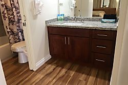 Waikiki Banyan 1213-1