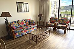 Waikiki Banyan 1213-1