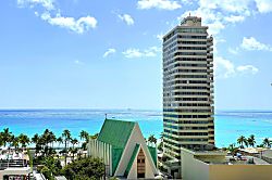 Waikiki Banyan 1213-1