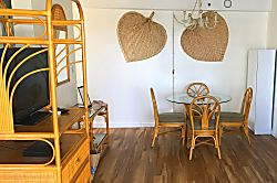 Waikiki Banyan 1213-1