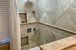 Diamond Head Beach Hotel 402