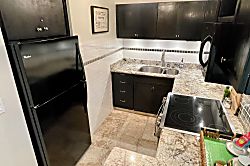 Diamond Head Beach Hotel 402