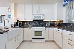 Kona Surf Racquet Club 5-204