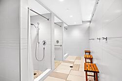 Waikiki Banyan 2602