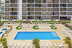 Waikiki Banyan 2602