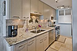 Kanai A Nalu 118 Beachfront Condo