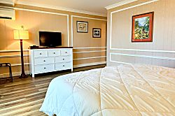 Royal Garden at Waikiki 1700