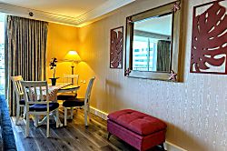 Royal Garden at Waikiki 1700