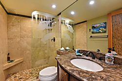 Ma'alaea Banyans Oceanfront Luxury Condo 