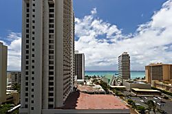Waikiki Banyan 1413