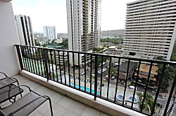 Waikiki Banyan 1413