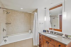 Hale Koi - Ocean Tower 326