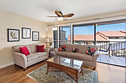 Kona Coffee Villas B216