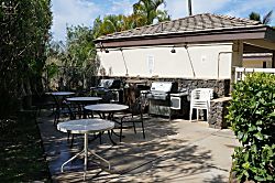 Maui Banyan G building