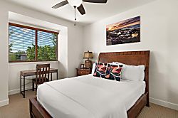 Kulalani at Mauna Lani 404 - Queen Bedroom with Private En-Suite Bath