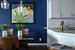 Lauloa 212 - Dine in style! Enjoy meals in our chic dining area with modern finishes, perfect for gathe