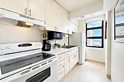 Waikiki Banyan 3313 Tower 1 - Prepare your favorite home-cooked meals in your clean, bright kitchen, complete with full