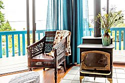 Lio Ka Hale (The Horse House)