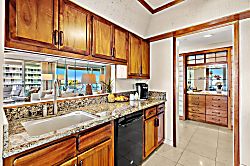 Whaler on Kaanapali Beach 552