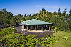 Hale Hale'ai dolphin house