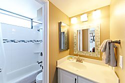 Kihei Akahi D-315 - 2nd bathroom